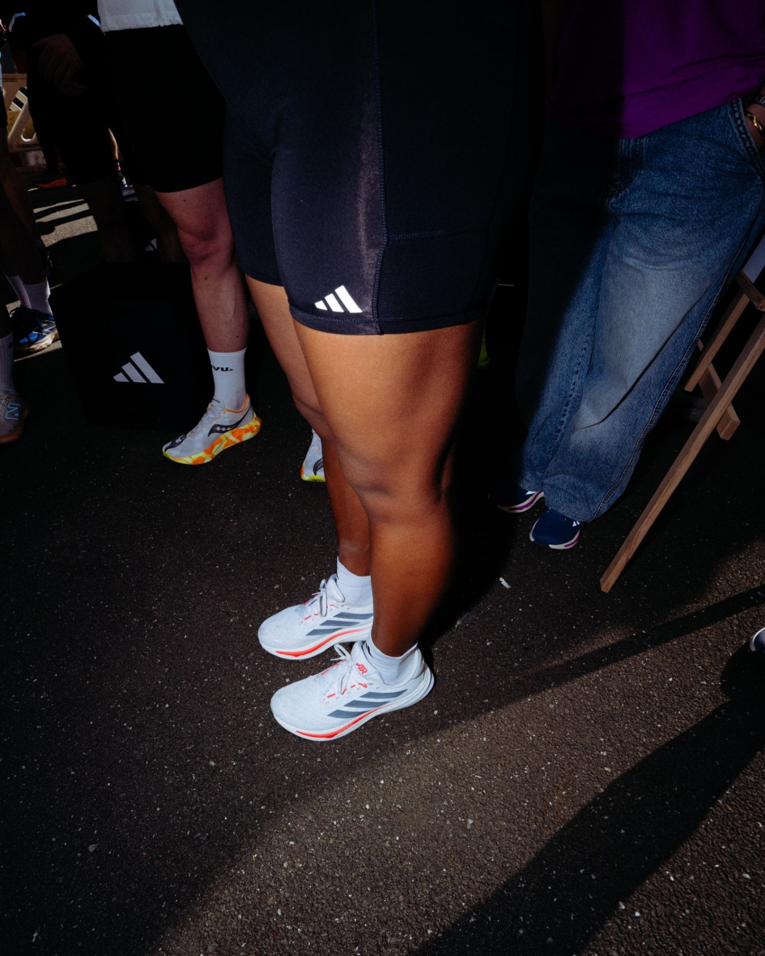 Laufschuhe beim Run durch die Stadt