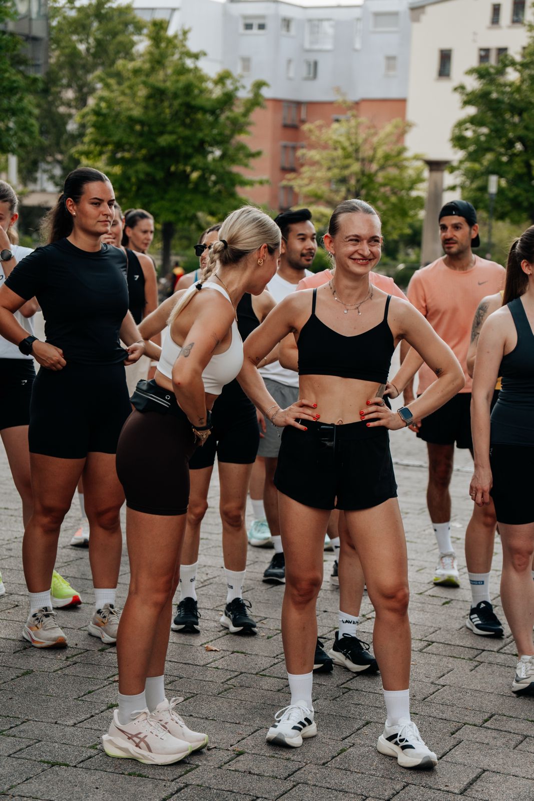 Andiamo Crew lacht und connects vor dem Run