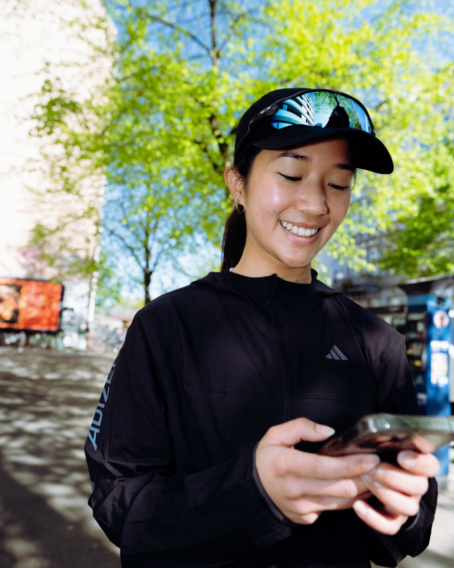 Runner:innen-Beine im Sonnenlicht